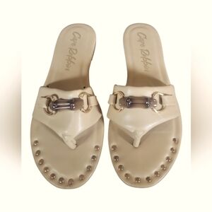 Cape Robbin Women's Cream  Gold Studs Accent Thong Padded Faux Leather Sz 10